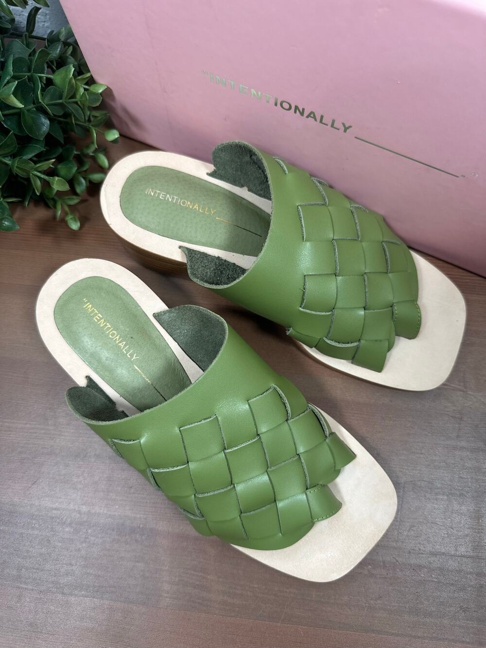 INTENTIONALLY BLANK Women's Kelly Woven Leather Sandals Olive Size 6